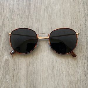 Tortoise-frame dark round sunglasses
